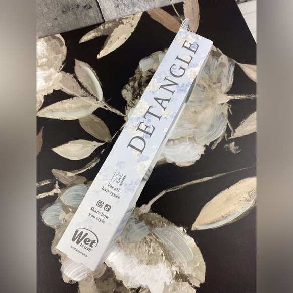 NIB LoveShackFancy X Wet Brush Original Detangler in Everblooming Rosettes. - Picture 9 of 14